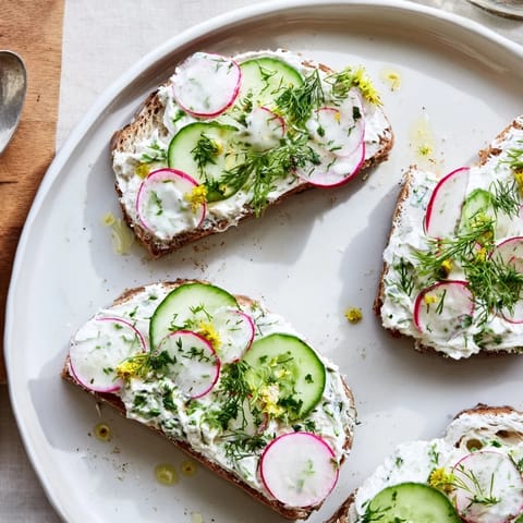 Tartines crémeuses aux herbes